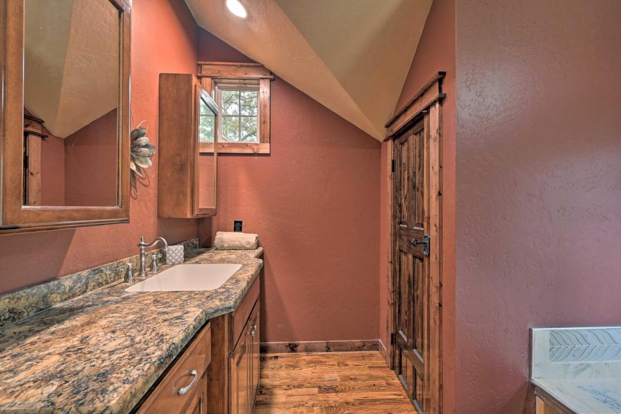 Tudor-Style Broken Bow Cottage With Hot Tub And Decks! Stephens Gap Exterior foto