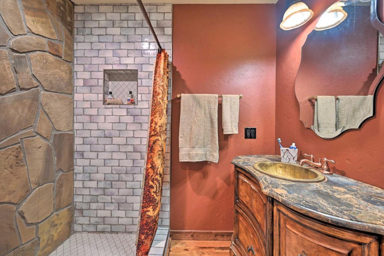 Tudor-Style Broken Bow Cottage With Hot Tub And Decks! Stephens Gap Exterior foto